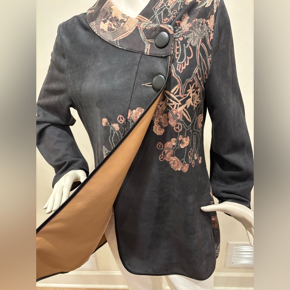 Radzoli Floral Asymmetrical Grey & Pastel Embroidery Detail Button-Up Tunic, L - Picture 5 of 13